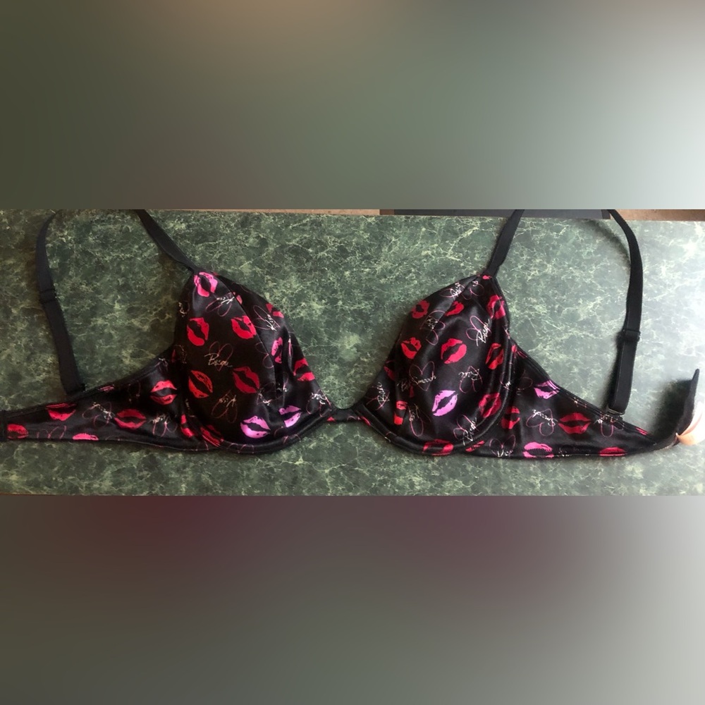 Victoria secret Padded Black and Red Lip Print Bra 34C
